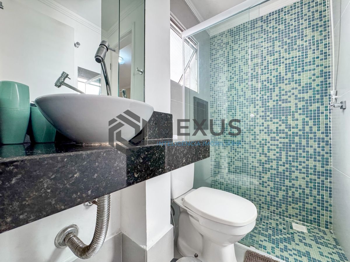 Foto 12 de Apartamento reformado e lazer a 250m da praia nas Pitangueiras, Guarujá