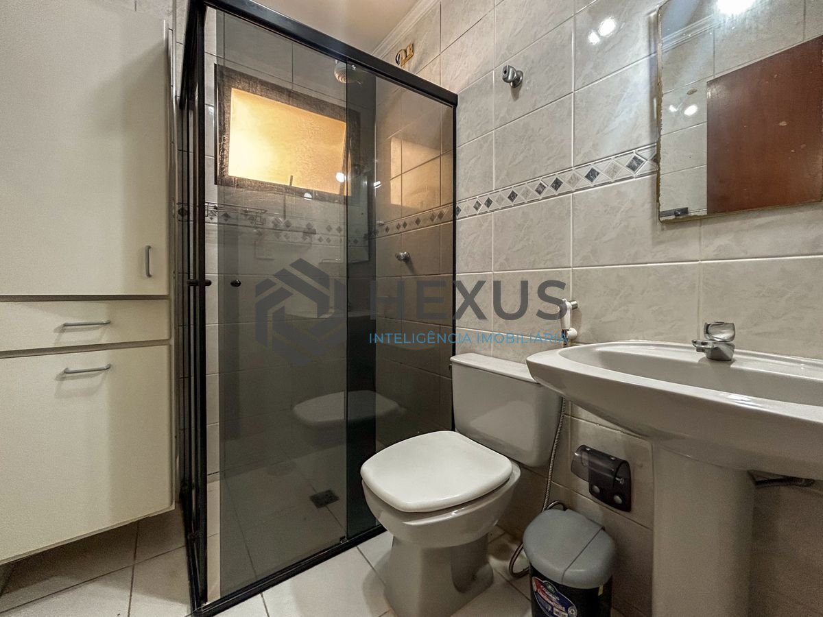 Foto 10 de Apartamento com varanda e lazer a 450m da praia na região do Unaerp na Enseada, Guarujá