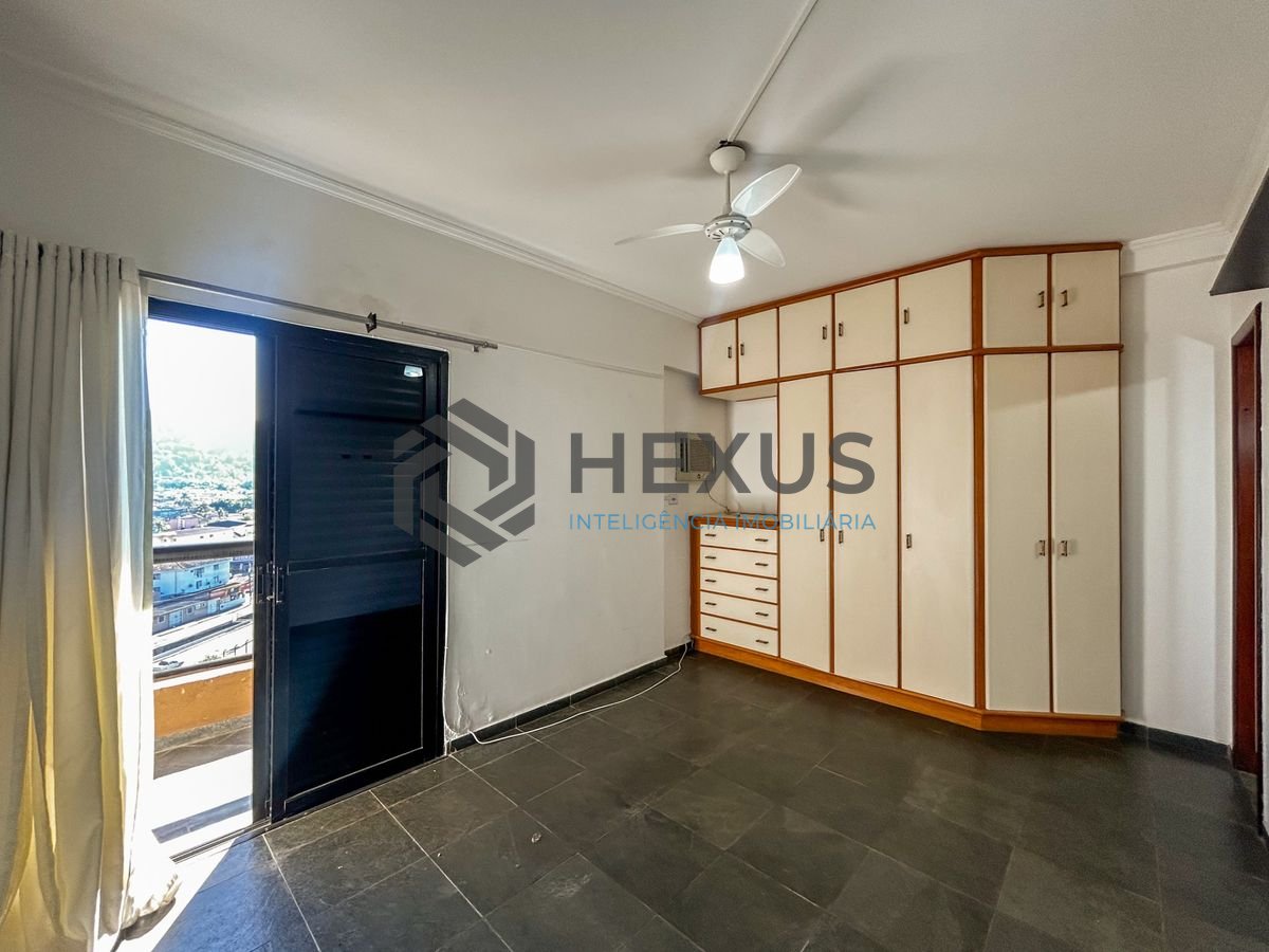 Foto 9 de Apartamento com varanda e lazer a 450m da praia na região do Unaerp na Enseada, Guarujá