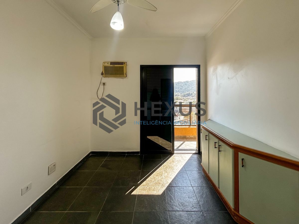 Foto 13 de Apartamento com varanda e lazer a 450m da praia na região do Unaerp na Enseada, Guarujá