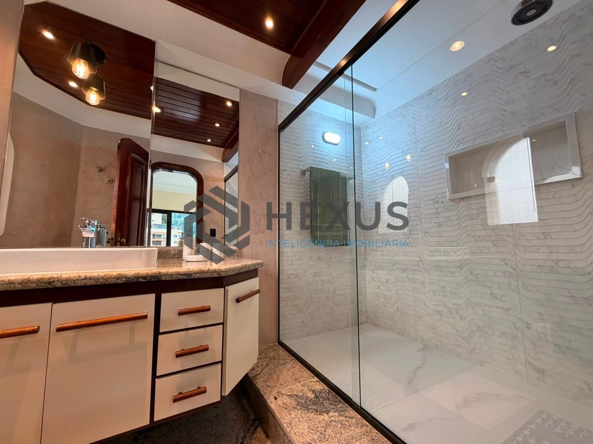 Foto 17 de Apartamento reformado com varanda e lazer a 400m da praia na região da Barra Funda nas Pitangueiras, Guarujá