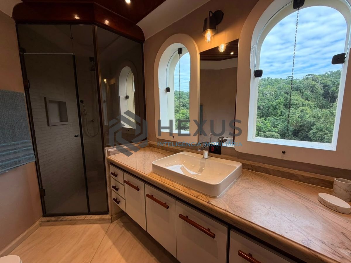 Foto 26 de Apartamento reformado com varanda e lazer a 400m da praia na região da Barra Funda nas Pitangueiras, Guarujá