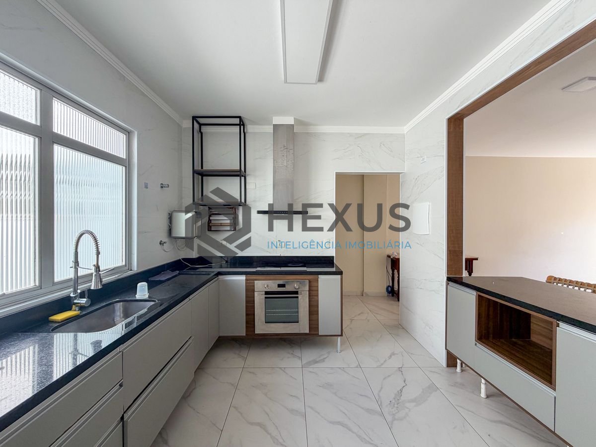 Foto 18 de Apartamento reformado com varanda a 150m da praia na região do Jardim Praiano na Enseada, Guarujá