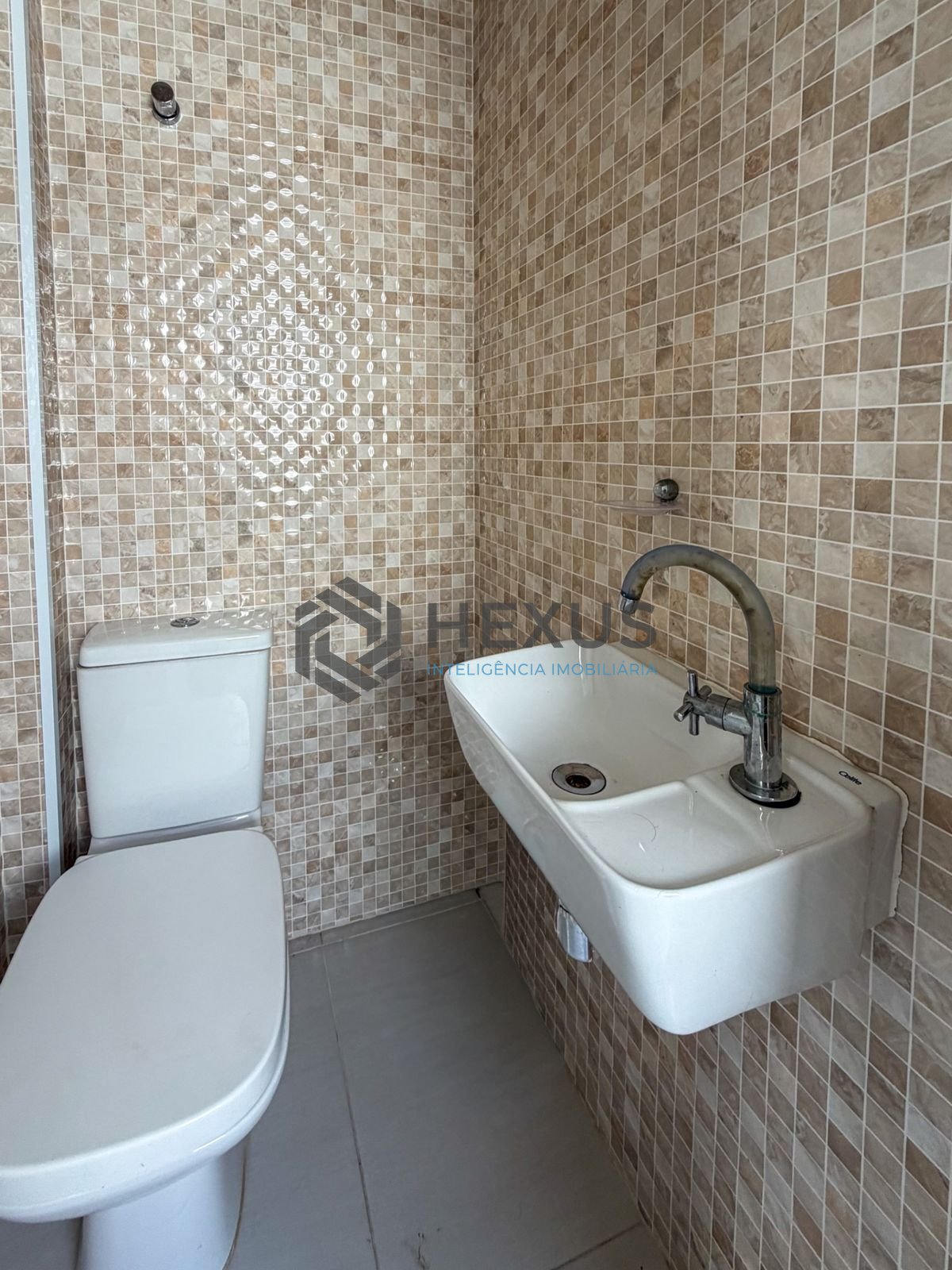 Foto 22 de Apartamento reformado com varanda a 150m da praia na região do Jardim Praiano na Enseada, Guarujá