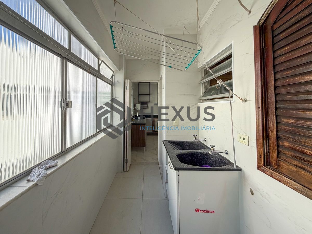 Foto 23 de Apartamento reformado com varanda a 150m da praia na região do Jardim Praiano na Enseada, Guarujá