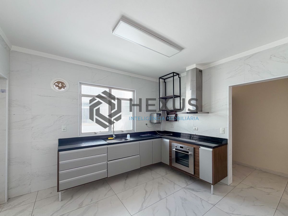 Foto 16 de Apartamento reformado com varanda a 150m da praia na região do Jardim Praiano na Enseada, Guarujá