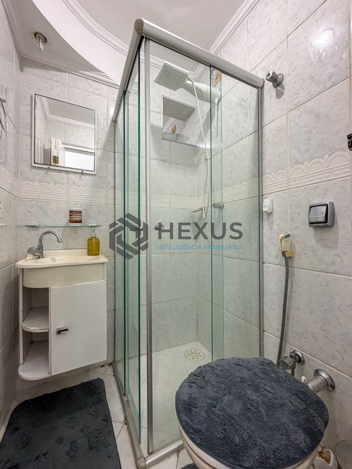 Foto 17 de Apartamento com varanda e lazer a 400m da praia no Jardim Astúrias, Guarujá