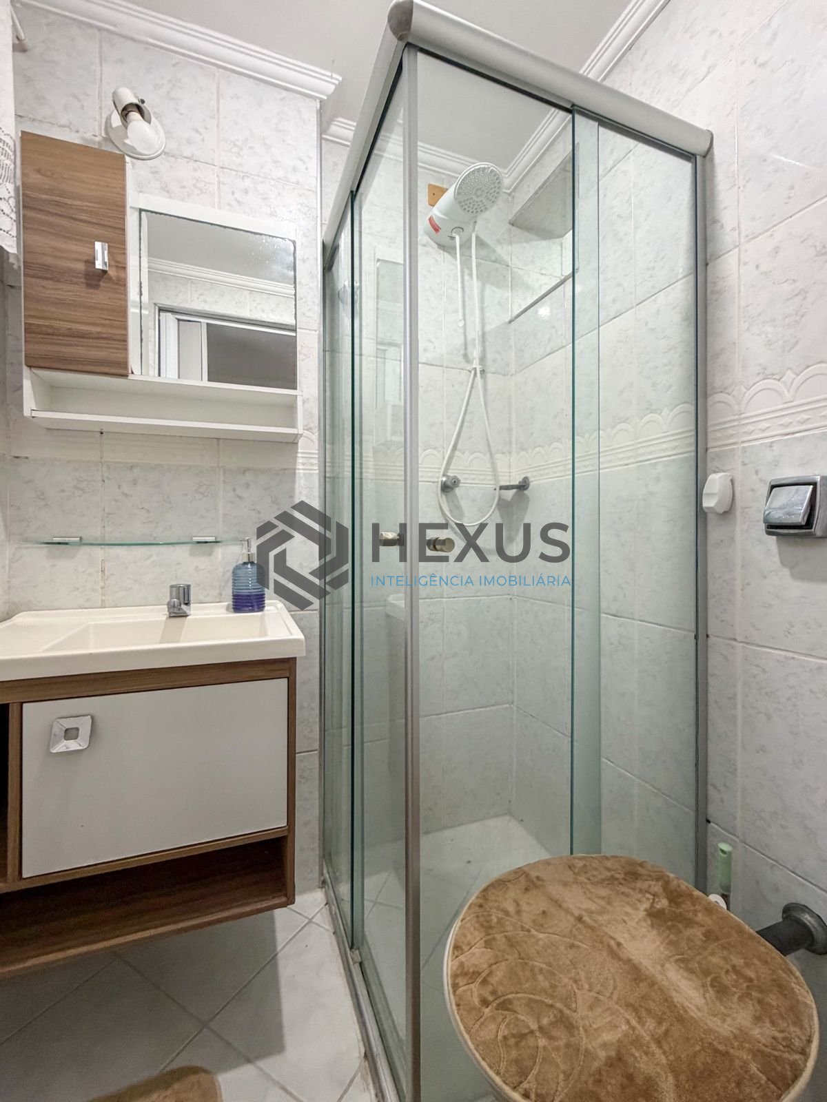 Foto 13 de Apartamento com varanda e lazer a 400m da praia no Jardim Astúrias, Guarujá