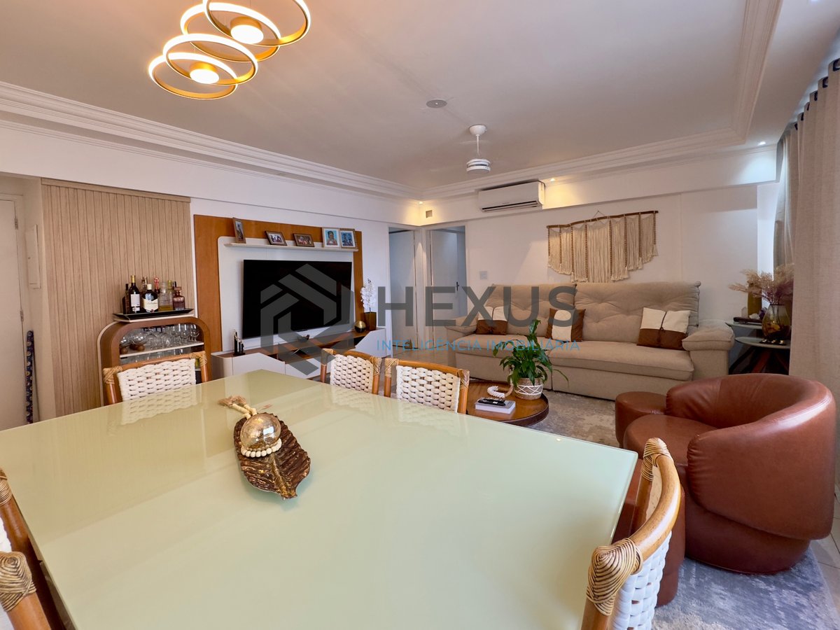 Foto 3 de Apartamento reformado com vista mar e lazer a 100m da praia no Jardim Astúrias, Guarujá