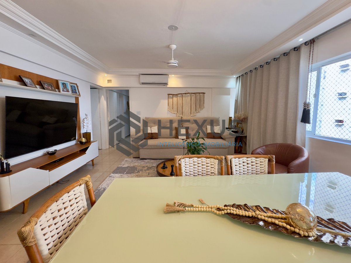 Foto 2 de Apartamento reformado com vista mar e lazer a 100m da praia no Jardim Astúrias, Guarujá
