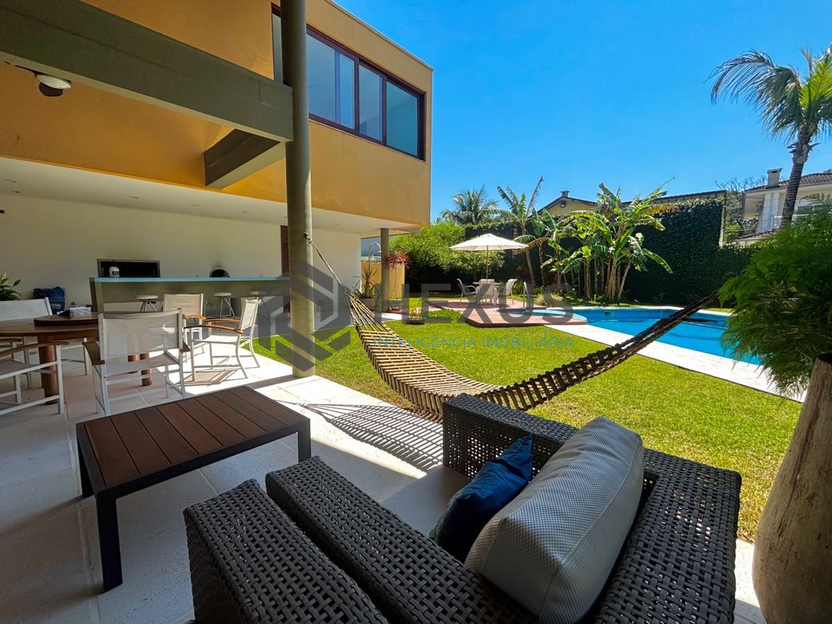 Foto 4 de Casa reformada com piscina e área gourmet no Jardim Acapulco, Guarujá