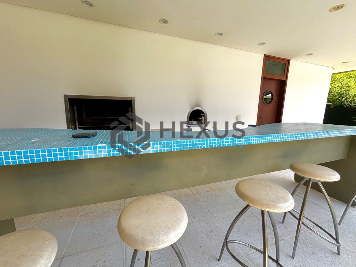 Foto 15 de Casa reformada com piscina e área gourmet no Jardim Acapulco, Guarujá