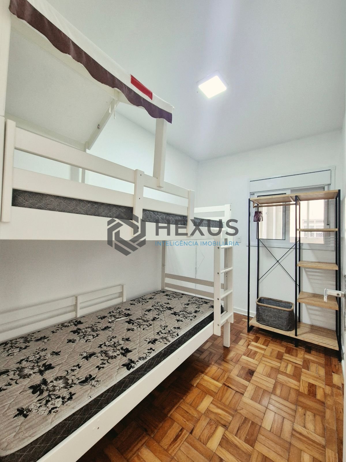 Foto 14 de Apartamento com varanda e lazer nas Pitangueiras, Guarujá