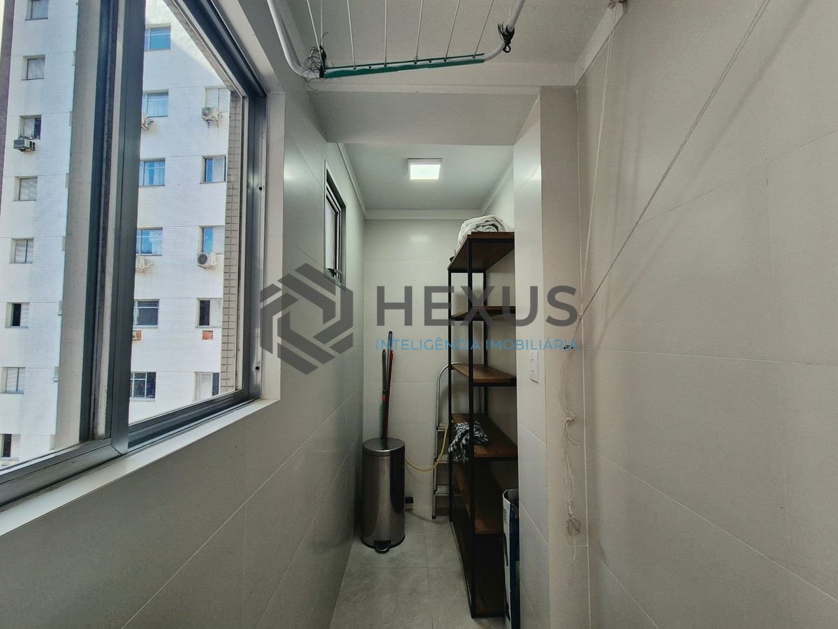 Foto 27 de Apartamento com varanda e lazer nas Pitangueiras, Guarujá
