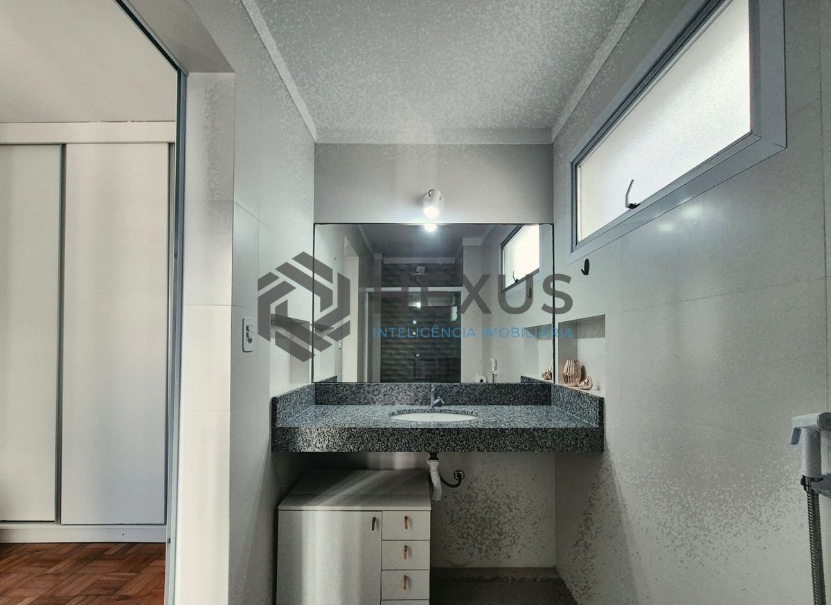 Foto 12 de Apartamento com varanda e lazer nas Pitangueiras, Guarujá