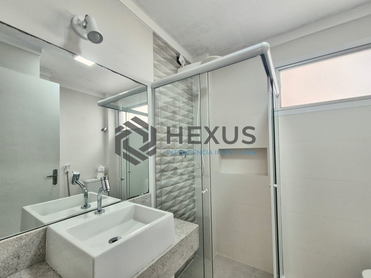 Foto 19 de Apartamento com varanda e lazer nas Pitangueiras, Guarujá