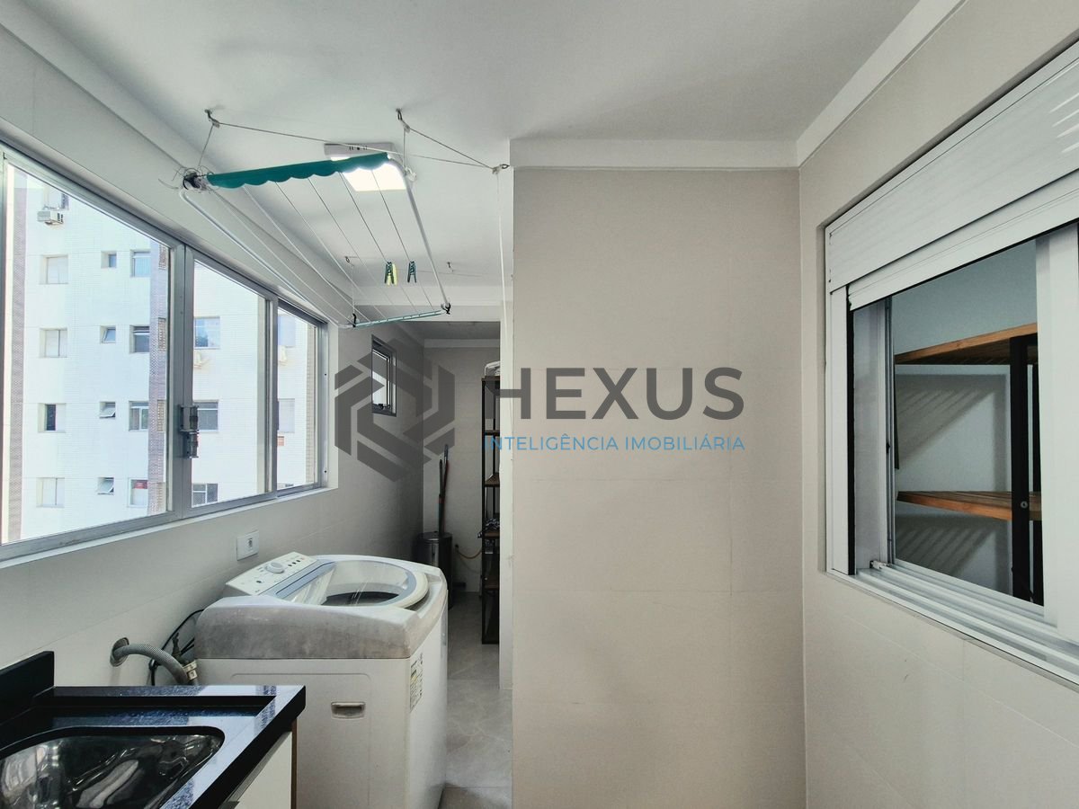Foto 25 de Apartamento com varanda e lazer nas Pitangueiras, Guarujá