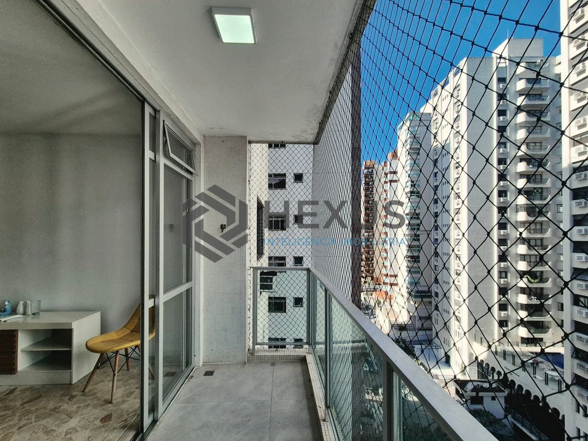 Foto 2 de Apartamento com varanda e lazer nas Pitangueiras, Guarujá