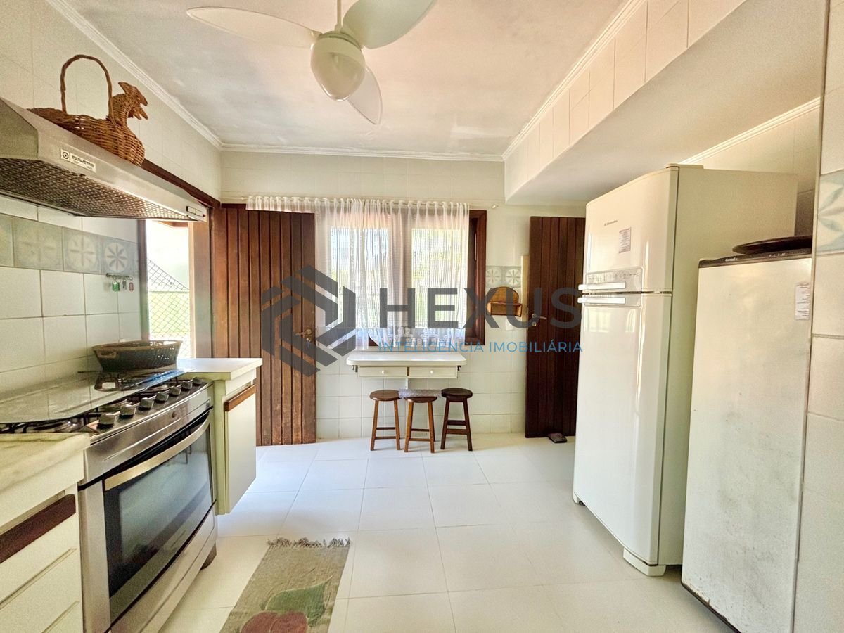 Foto 23 de Casa reformada com piscina e área gourmet no Jardim Acapulco, Guarujá