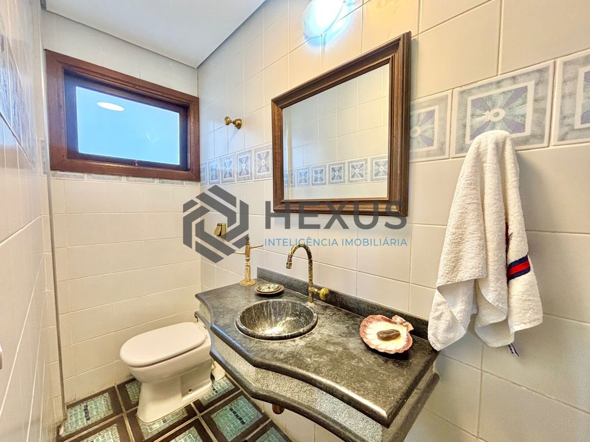 Foto 17 de Casa reformada com piscina e área gourmet no Jardim Acapulco, Guarujá