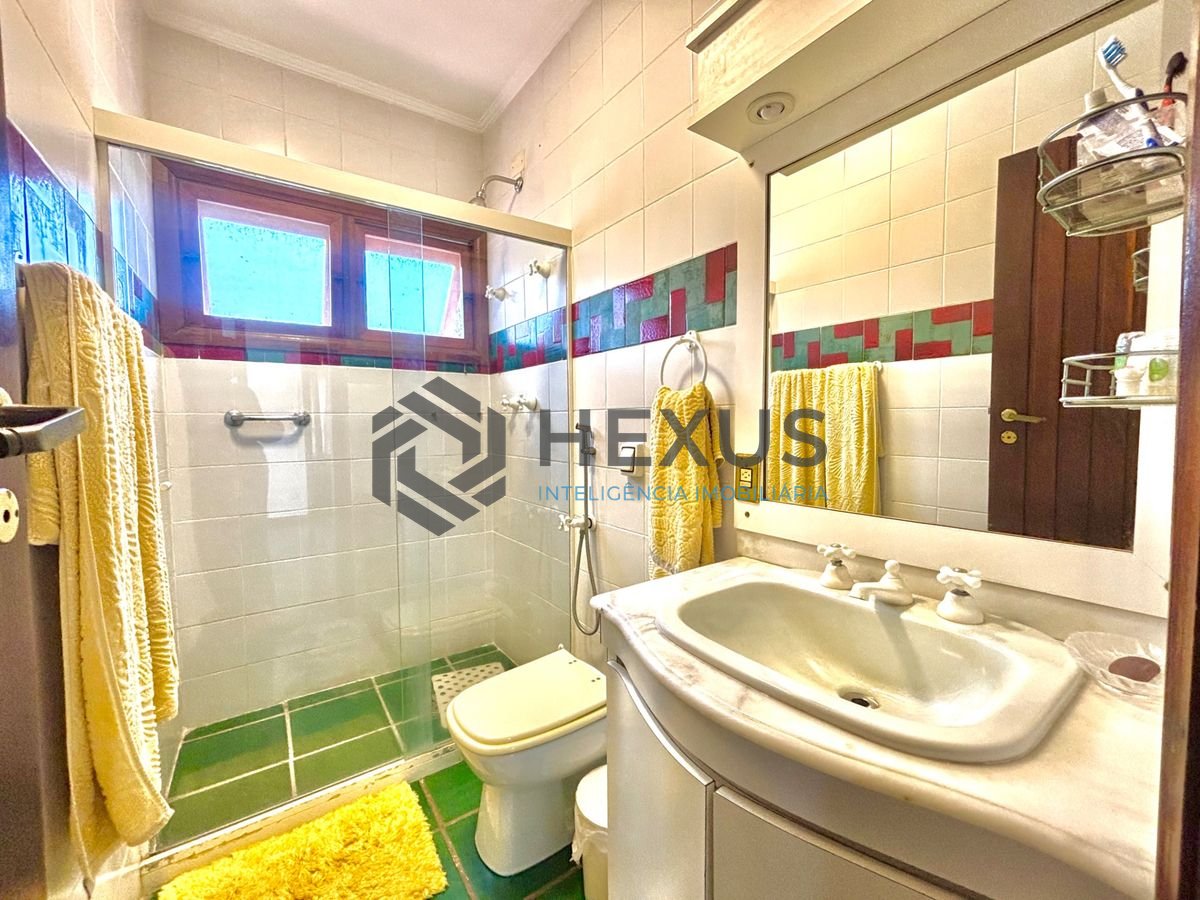 Foto 27 de Casa reformada com piscina e área gourmet no Jardim Acapulco, Guarujá
