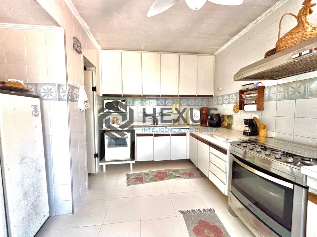 Foto 22 de Casa reformada com piscina e área gourmet no Jardim Acapulco, Guarujá