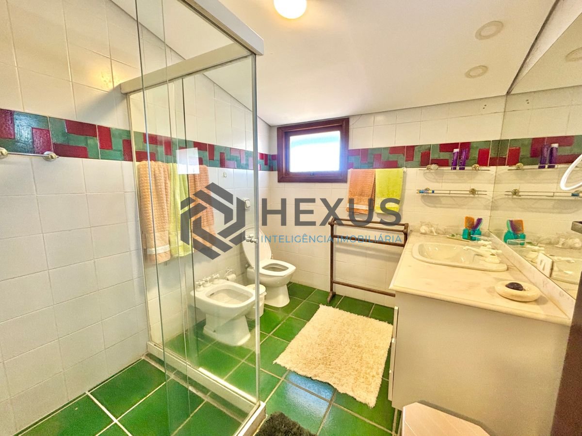 Foto 30 de Casa reformada com piscina e área gourmet no Jardim Acapulco, Guarujá