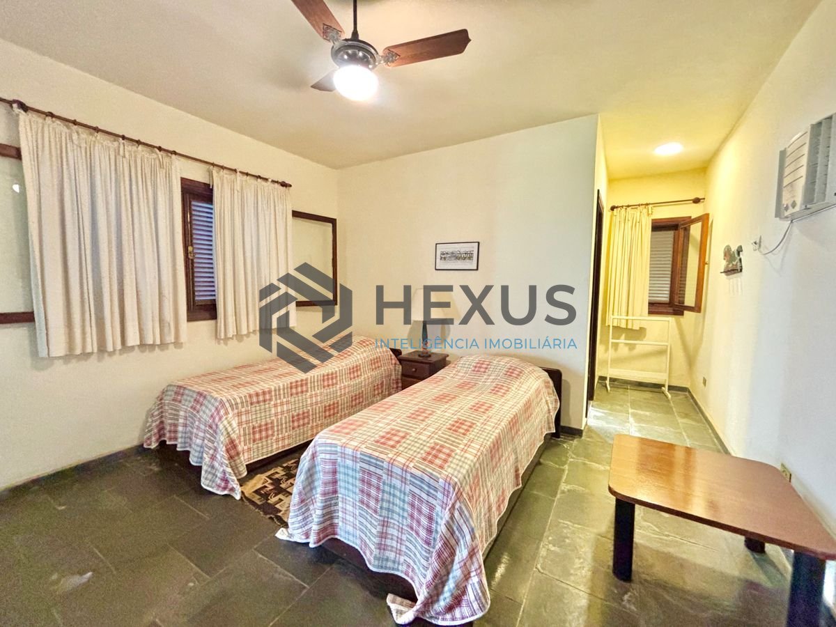 Foto 38 de Casa reformada com piscina e área gourmet no Jardim Acapulco, Guarujá