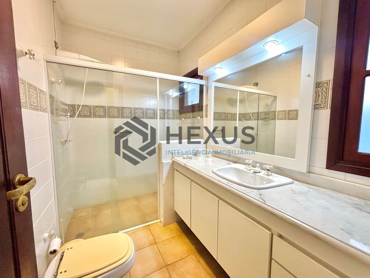 Foto 39 de Casa reformada com piscina e área gourmet no Jardim Acapulco, Guarujá