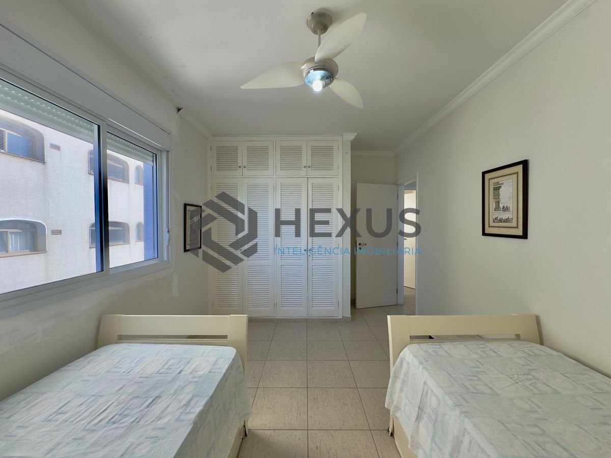 Foto 16 de Apartamento frente mar reformado com varanda vista mar no Jardim Astúrias, Guarujá