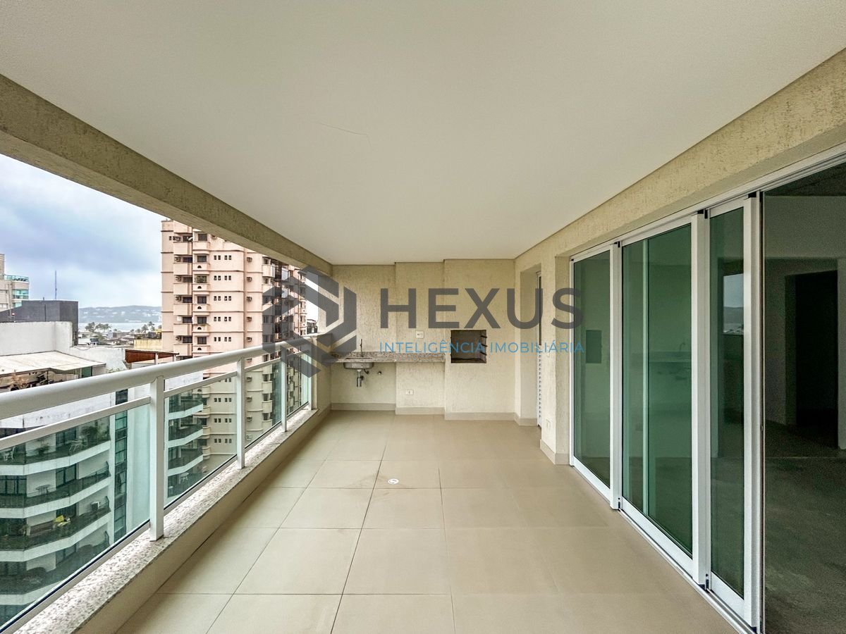 Foto 3 de Apartamento com varanda e lazer a 300m da praia na região da Brunella na Enseada, Guarujá
