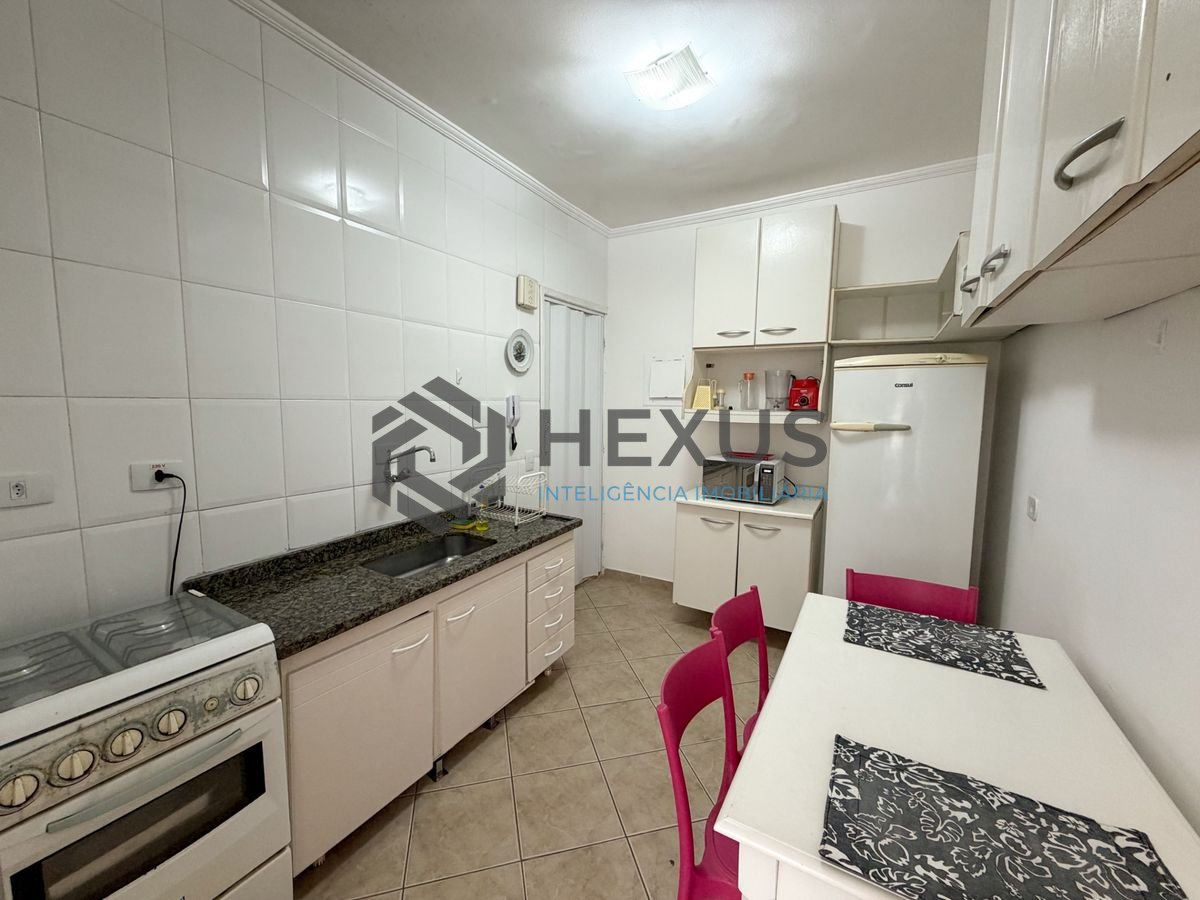 Foto 12 de Apartamento com varanda a 500m da praia na região da Vila Júlia na Enseada, Guarujá