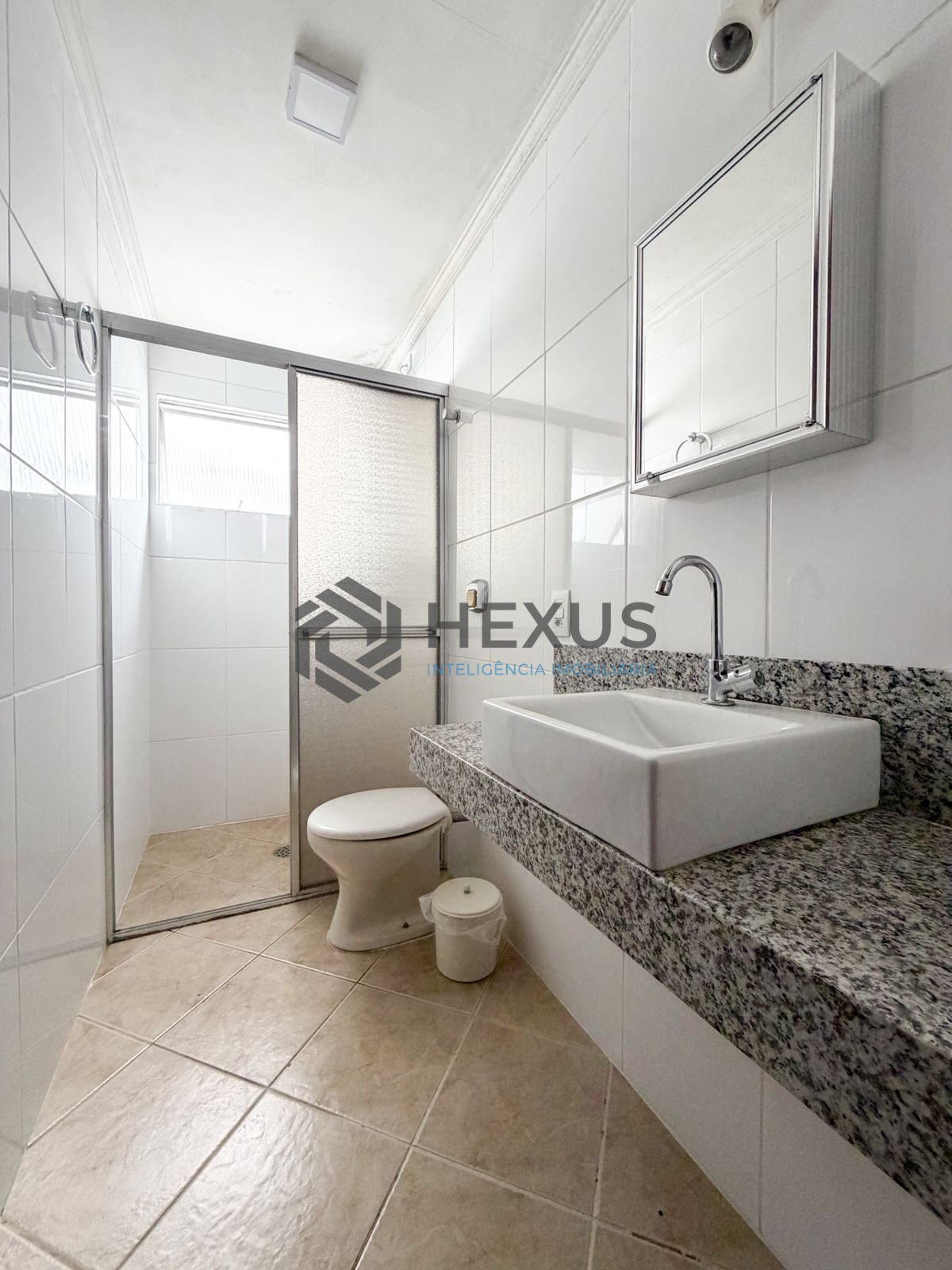 Foto 22 de Apartamento com varanda a 500m da praia na região da Vila Júlia na Enseada, Guarujá