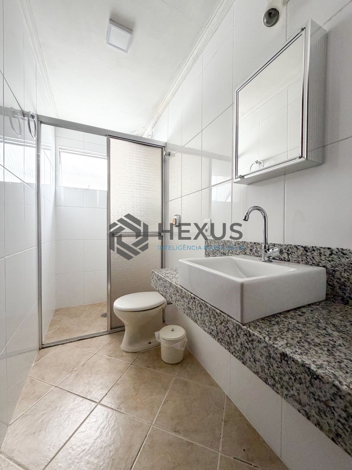 Foto 23 de Apartamento com varanda a 500m da praia na região da Vila Júlia na Enseada, Guarujá