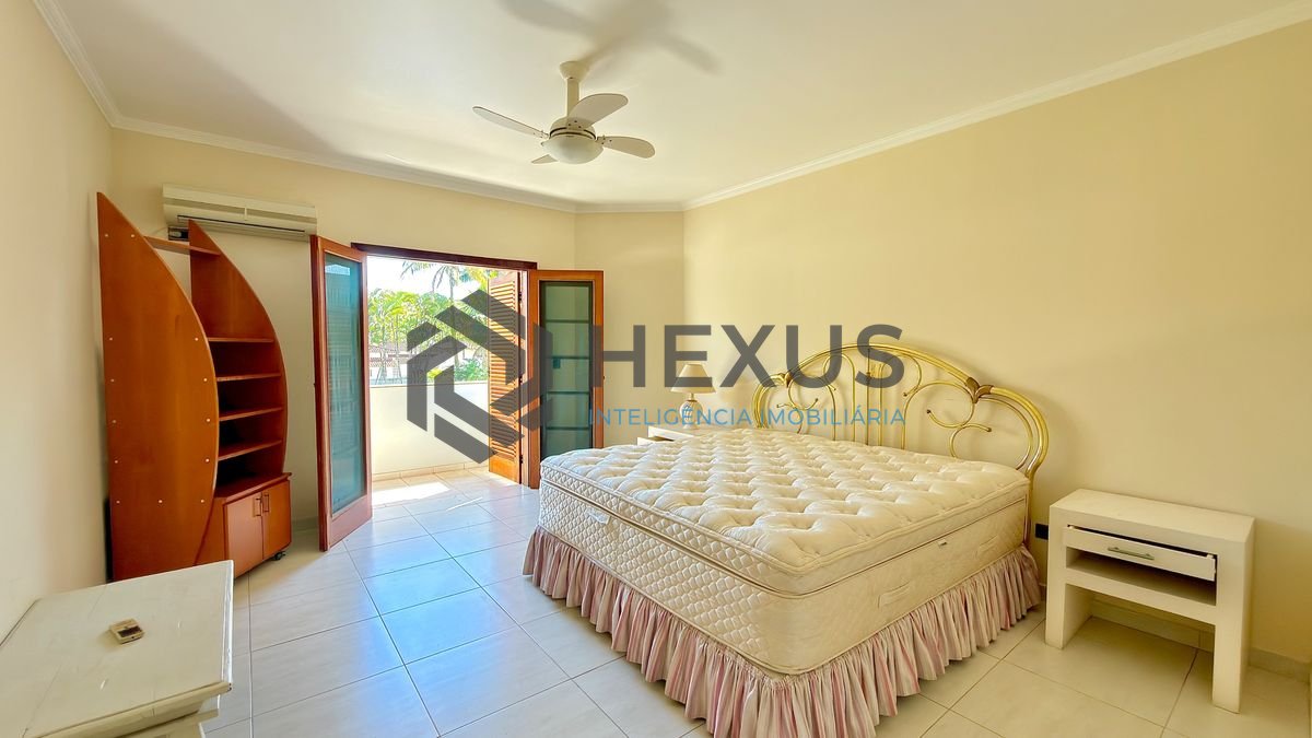 Foto 14 de Casa reformada com piscina e área gourmet no Jardim Acapulco, Guarujá