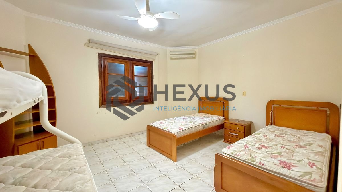 Foto 34 de Casa reformada com piscina e área gourmet no Jardim Acapulco, Guarujá