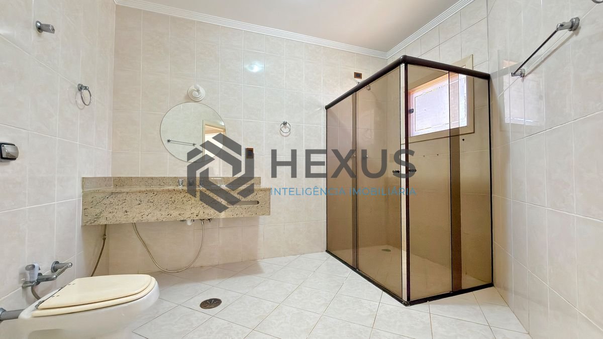 Foto 21 de Casa reformada com piscina e área gourmet no Jardim Acapulco, Guarujá