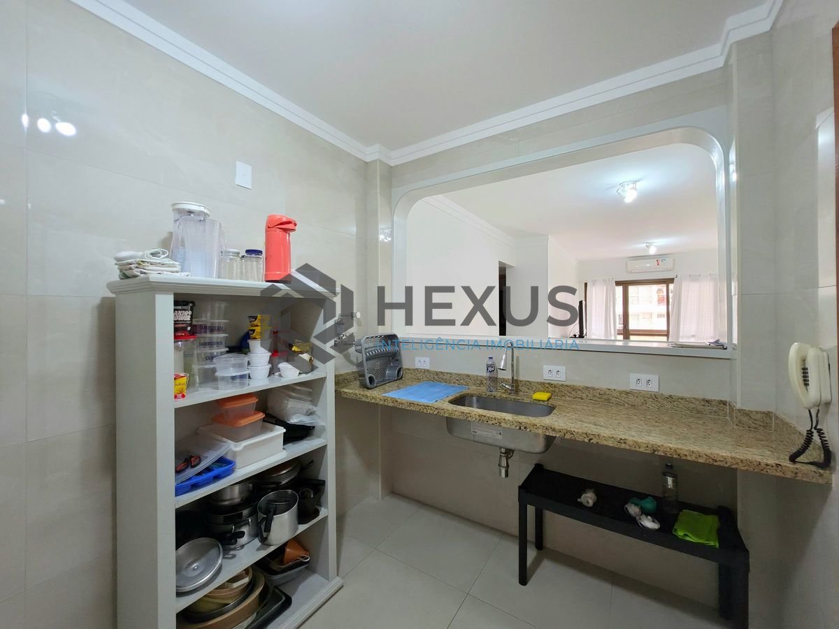 Foto 24 de Apartamento com varanda e lazer a 200m da praia nas Pitangueiras, Guarujá