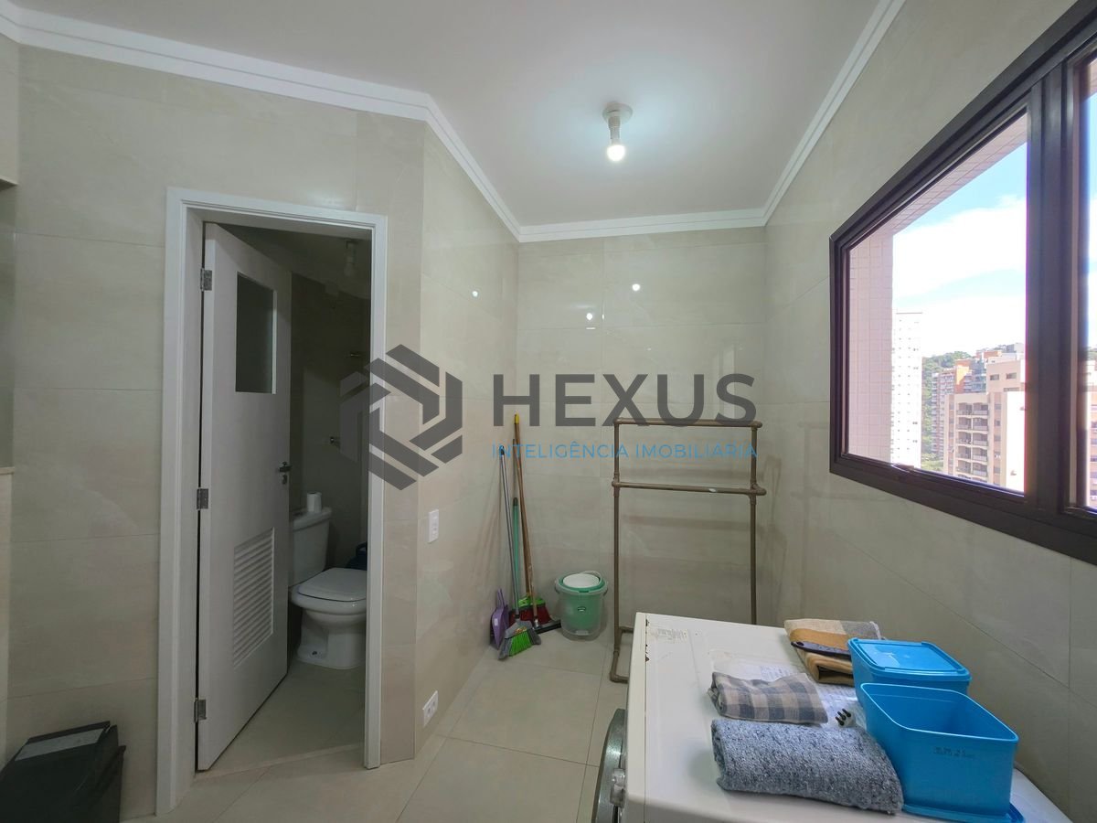 Foto 26 de Apartamento com varanda e lazer a 200m da praia nas Pitangueiras, Guarujá