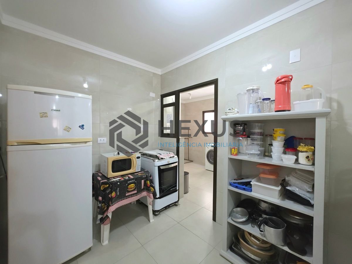 Foto 23 de Apartamento com varanda e lazer a 200m da praia nas Pitangueiras, Guarujá