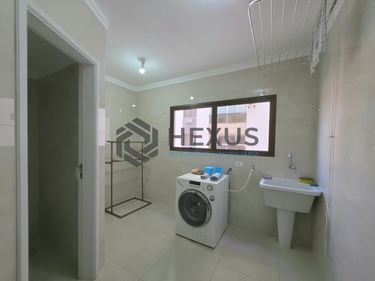 Foto 25 de Apartamento com varanda e lazer a 200m da praia nas Pitangueiras, Guarujá