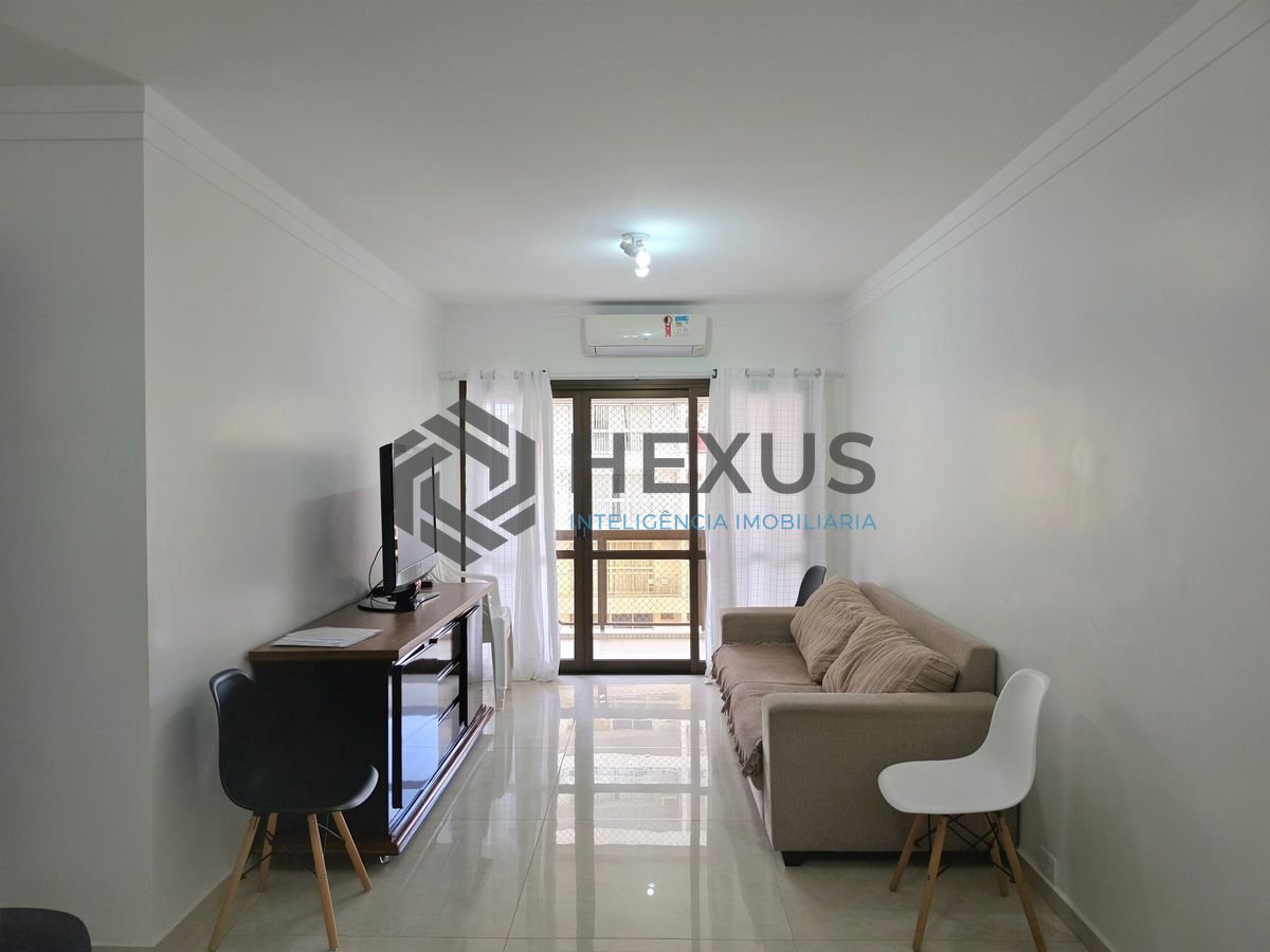 Foto 2 de Apartamento com varanda e lazer a 200m da praia nas Pitangueiras, Guarujá