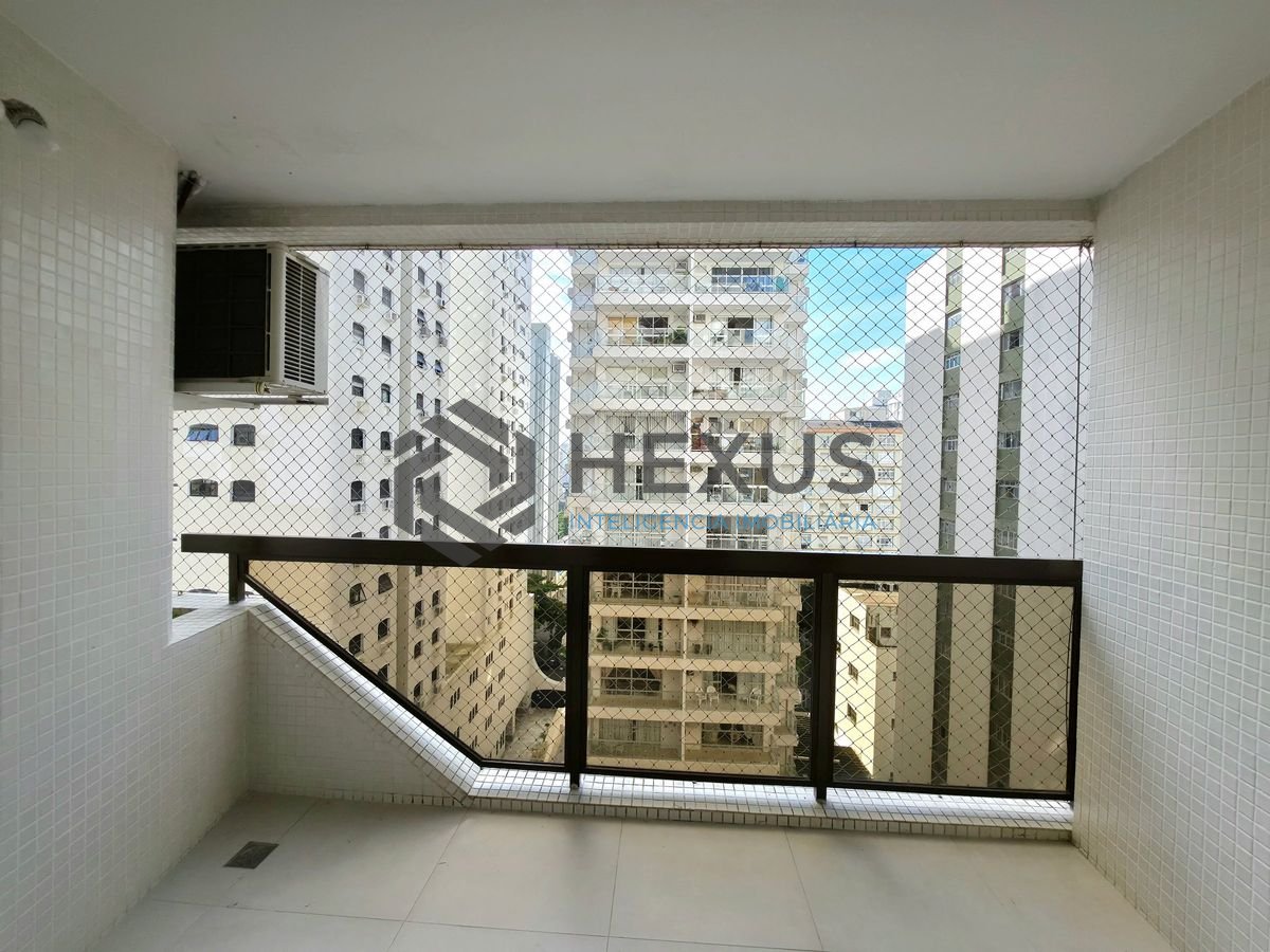 Foto 3 de Apartamento com varanda e lazer a 200m da praia nas Pitangueiras, Guarujá