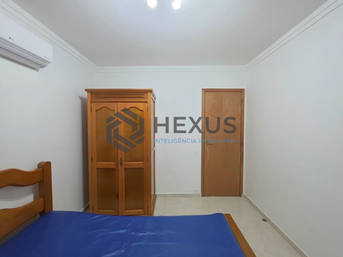 Foto 16 de Apartamento com varanda e lazer a 200m da praia nas Pitangueiras, Guarujá