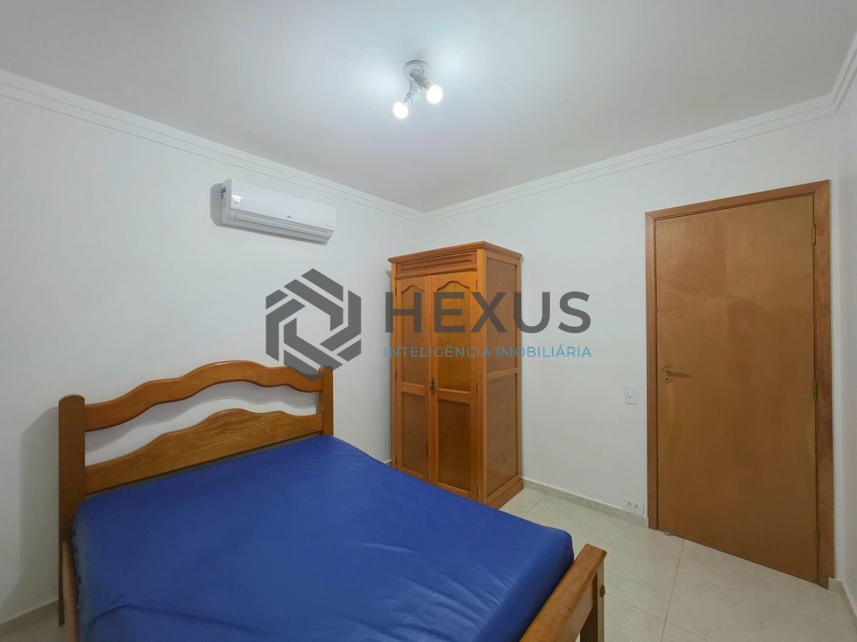 Foto 13 de Apartamento com varanda e lazer a 200m da praia nas Pitangueiras, Guarujá