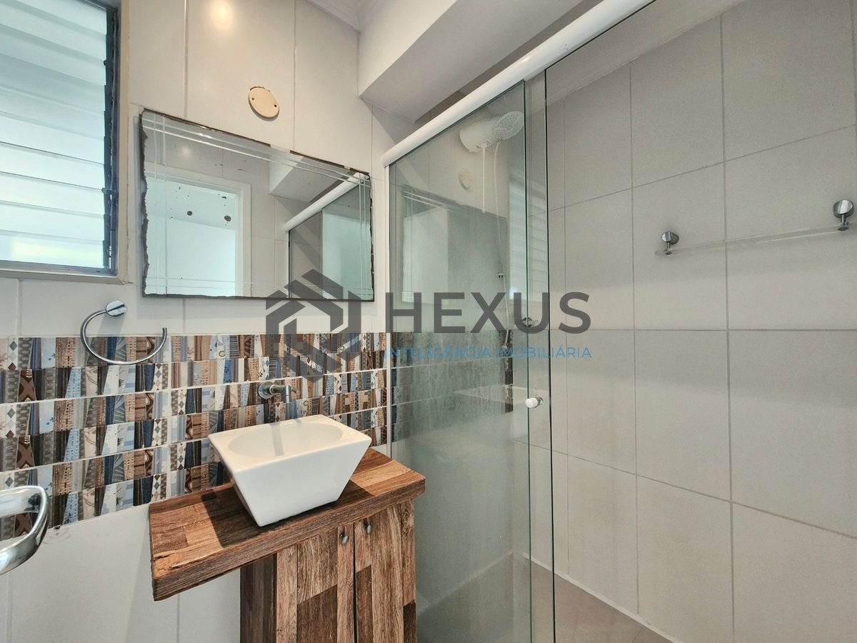 Foto 8 de Apartamento reformado com vista mar e lazer a 1 quadra da praia no Jardim Astúrias, Guarujá