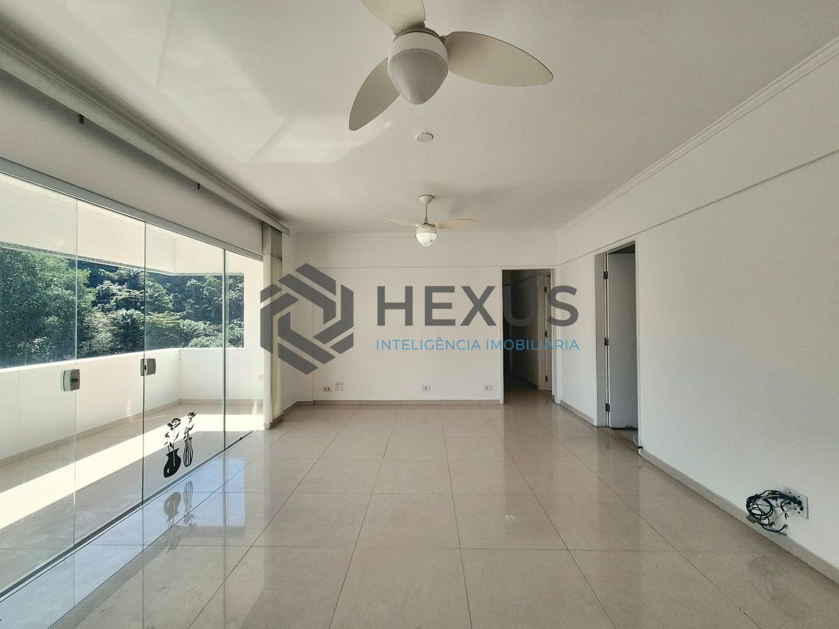Foto 2 de Apartamento reformado com vista mar e lazer a 1 quadra da praia no Jardim Astúrias, Guarujá