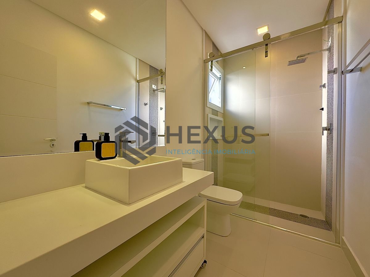 Foto 42 de Casa reformada com piscina e área gourmet no Jardim Acapulco, Guarujá