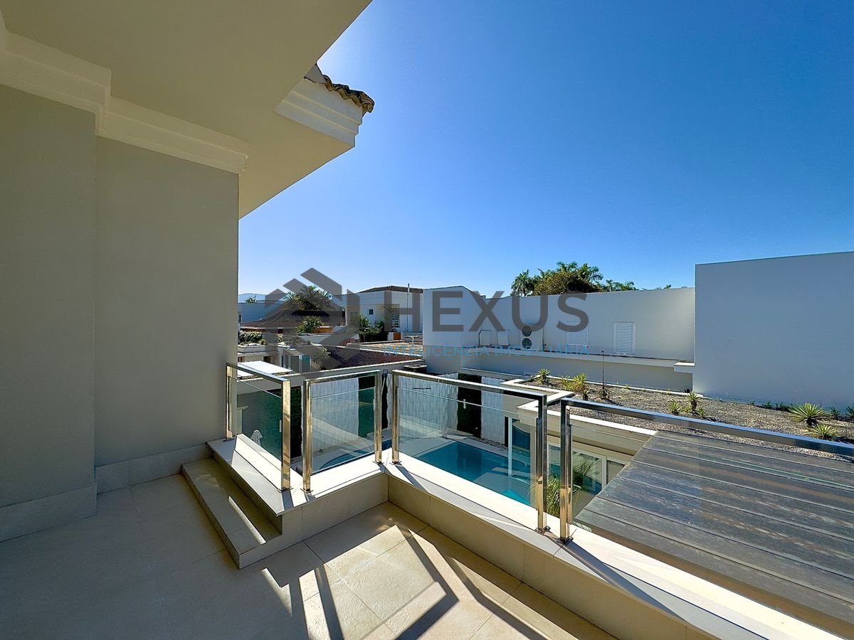Foto 21 de Casa reformada com piscina e área gourmet no Jardim Acapulco, Guarujá