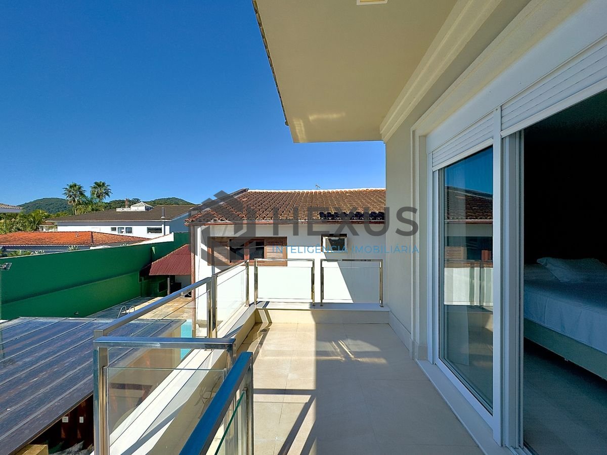 Foto 20 de Casa reformada com piscina e área gourmet no Jardim Acapulco, Guarujá